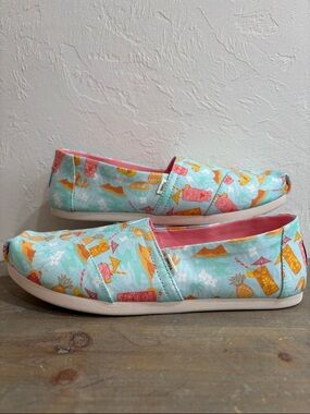 NWOT Toms Tropical Tiki Print Slip On Shoes Size 8